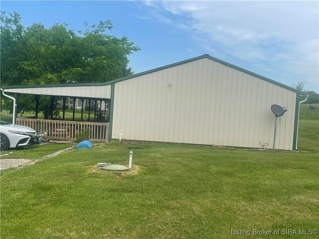 8369 S Old Palmyra Road, Pekin, IN 47165