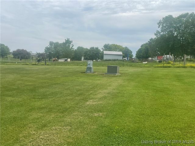 8369 S Old Palmyra Road, Pekin, IN 47165