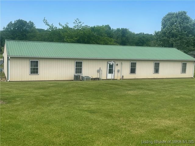 8369 S Old Palmyra Road, Pekin, IN 47165