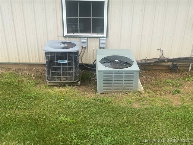 8369 S Old Palmyra Road, Pekin, IN 47165