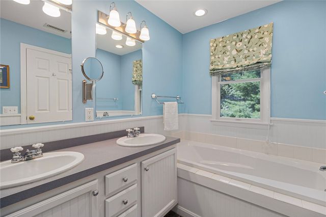 59 Sylvan Way, South Kingstown, RI 02881