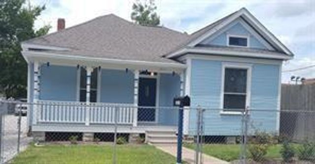 1813 Gentry Street, Houston, TX 77009