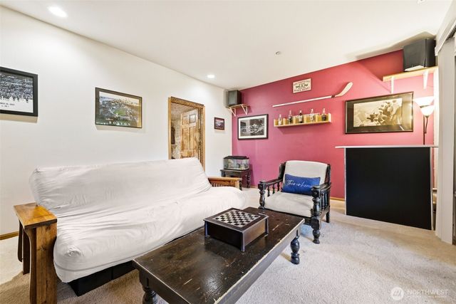 11033 169th Place NE, Redmond, WA 98052