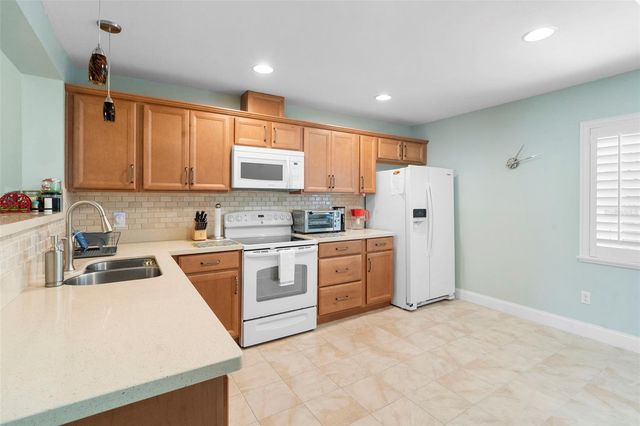 5 ESCONDIDO CIRCLE 46, Altamonte Springs, FL 32701