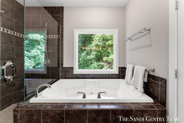 16300 Riverdale Court 38, Spring Lake, MI 49456