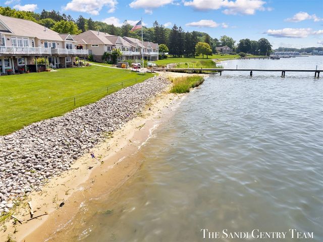16300 Riverdale Court 38, Spring Lake, MI 49456