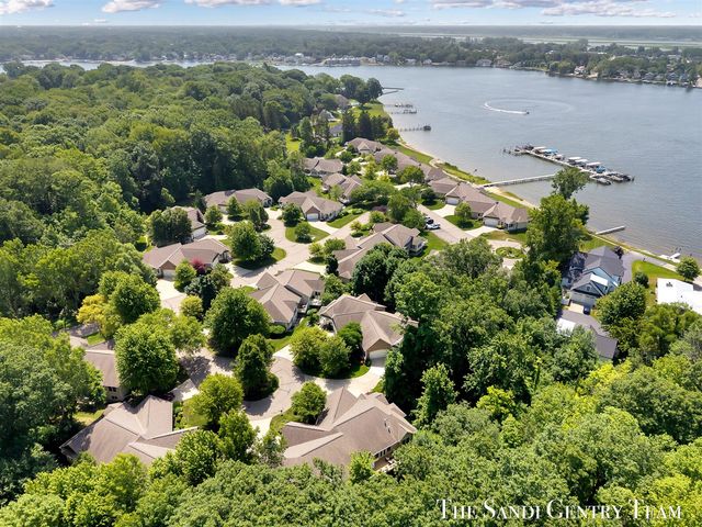 16300 Riverdale Court 38, Spring Lake, MI 49456