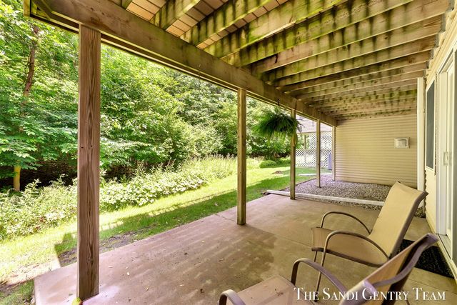 16300 Riverdale Court 38, Spring Lake, MI 49456