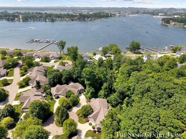 16300 Riverdale Court 38, Spring Lake, MI 49456
