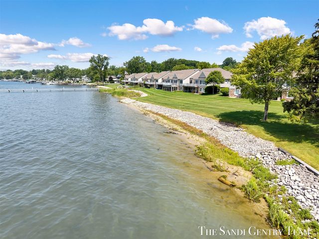 16300 Riverdale Court 38, Spring Lake, MI 49456