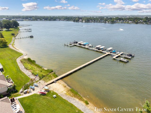 16300 Riverdale Court 38, Spring Lake, MI 49456