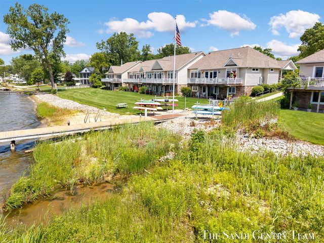 16300 Riverdale Court 38, Spring Lake, MI 49456