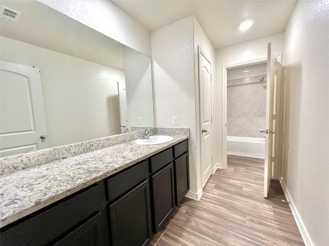 360 Crescent Park DR, Jarrell, TX 76537