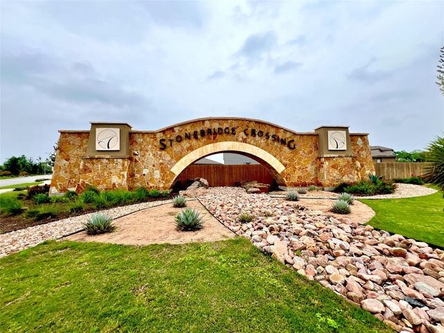 360 Crescent Park DR, Jarrell, TX 76537