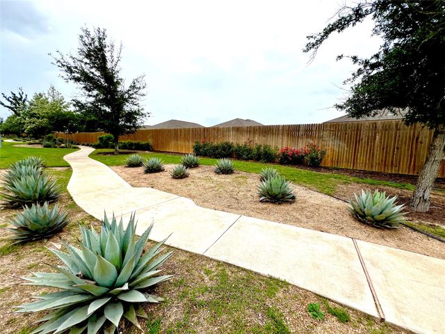 360 Crescent Park DR, Jarrell, TX 76537