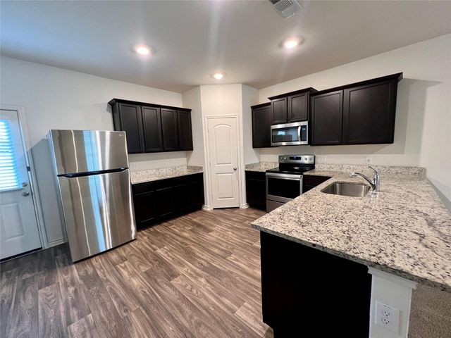 360 Crescent Park DR, Jarrell, TX 76537