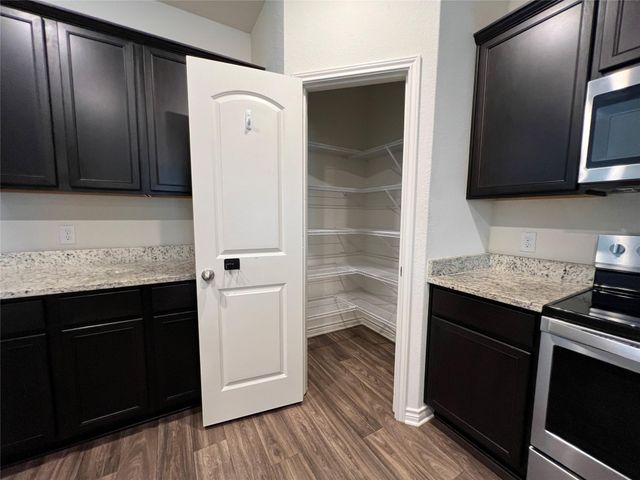 360 Crescent Park DR, Jarrell, TX 76537