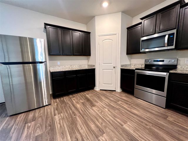 360 Crescent Park DR, Jarrell, TX 76537