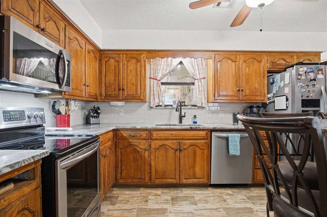 416 NW Woodland Dr, Lawton, OK 73505