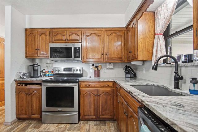416 NW Woodland Dr, Lawton, OK 73505