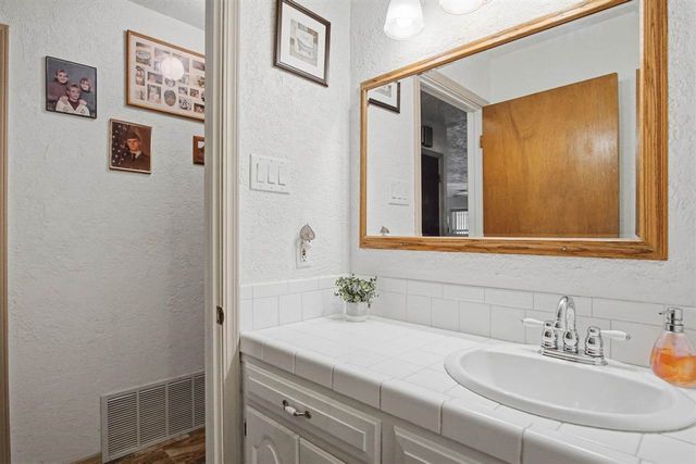 416 NW Woodland Dr, Lawton, OK 73505