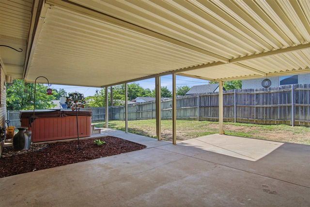 416 NW Woodland Dr, Lawton, OK 73505