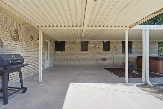 416 NW Woodland Dr, Lawton, OK 73505