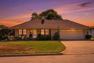 416 NW Woodland Dr, Lawton, OK 73505