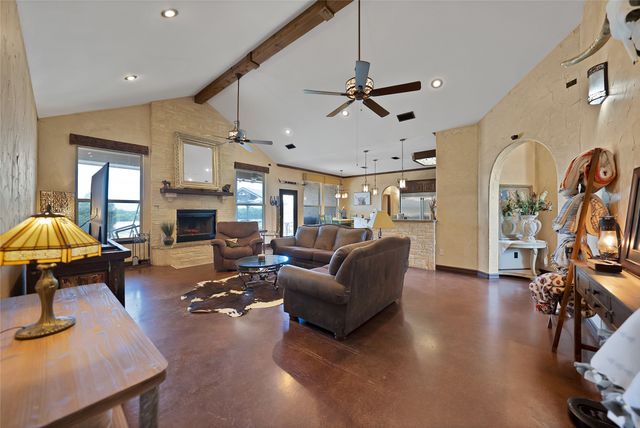 411 N Oak Branch Rd, Waxahachie, TX 75167