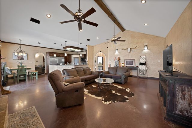 411 N Oak Branch Rd, Waxahachie, TX 75167