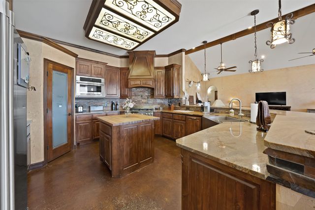411 N Oak Branch Rd, Waxahachie, TX 75167