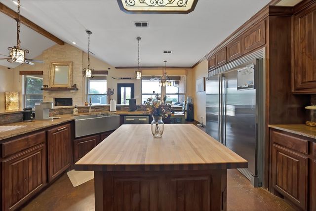411 N Oak Branch Rd, Waxahachie, TX 75167