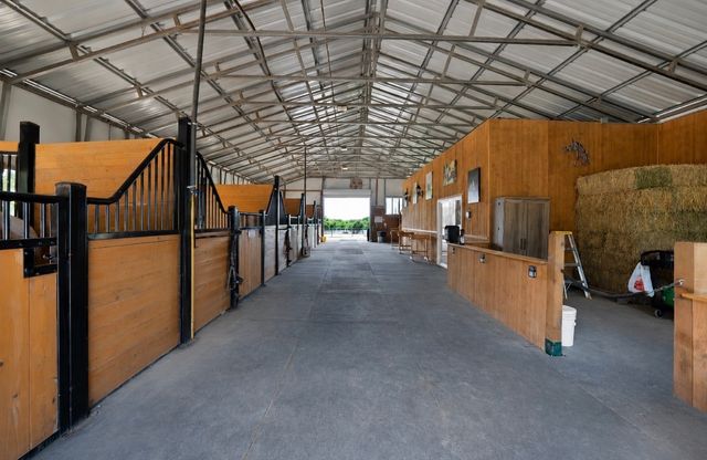 411 N Oak Branch Rd, Waxahachie, TX 75167