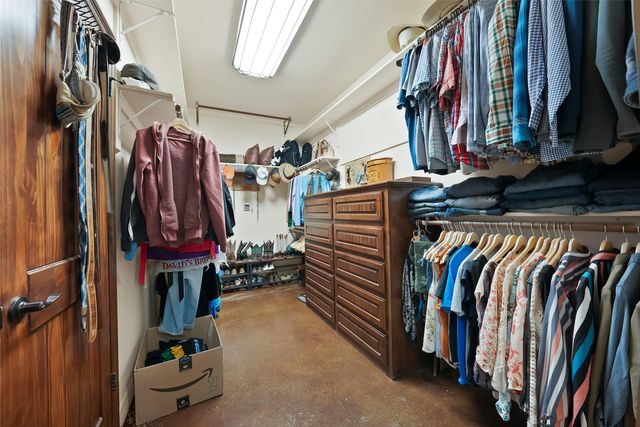 411 N Oak Branch Rd, Waxahachie, TX 75167