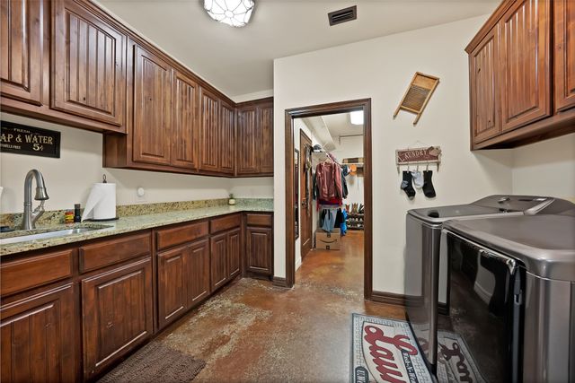 411 N Oak Branch Rd, Waxahachie, TX 75167