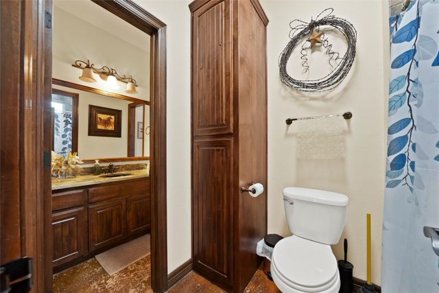411 N Oak Branch Rd, Waxahachie, TX 75167
