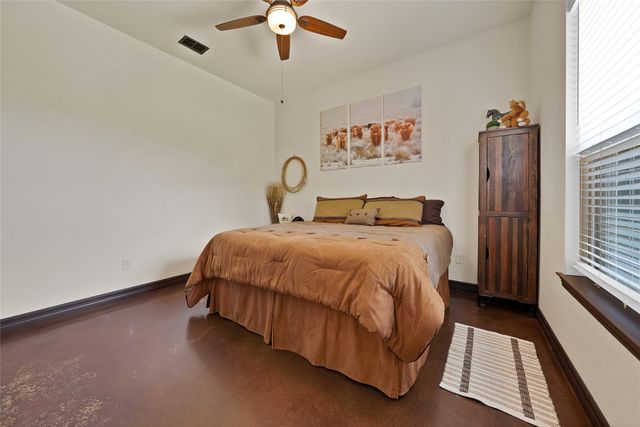 411 N Oak Branch Rd, Waxahachie, TX 75167