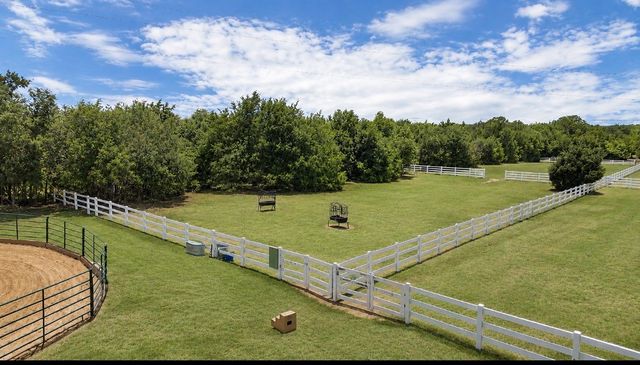 411 N Oak Branch Rd, Waxahachie, TX 75167