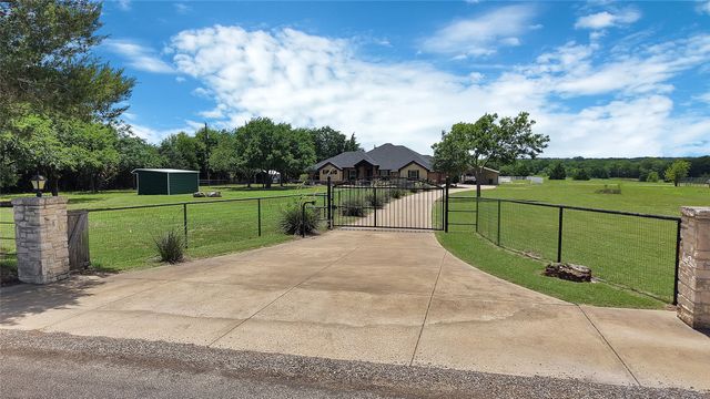 411 N Oak Branch Rd, Waxahachie, TX 75167
