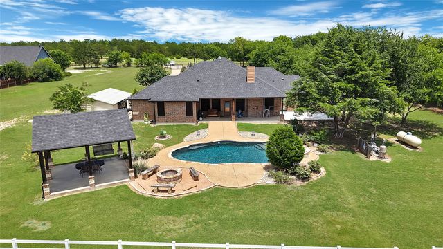 411 N Oak Branch Rd, Waxahachie, TX 75167