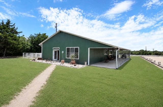 411 N Oak Branch Rd, Waxahachie, TX 75167