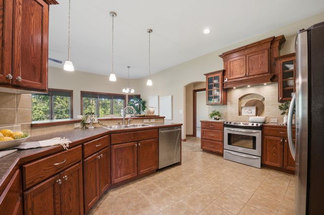 3315 N Den Hollow Cir, Wichita, KS 67205