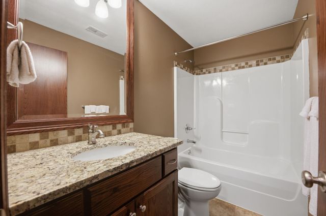 3315 N Den Hollow Cir, Wichita, KS 67205