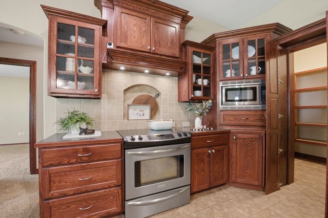 3315 N Den Hollow Cir, Wichita, KS 67205