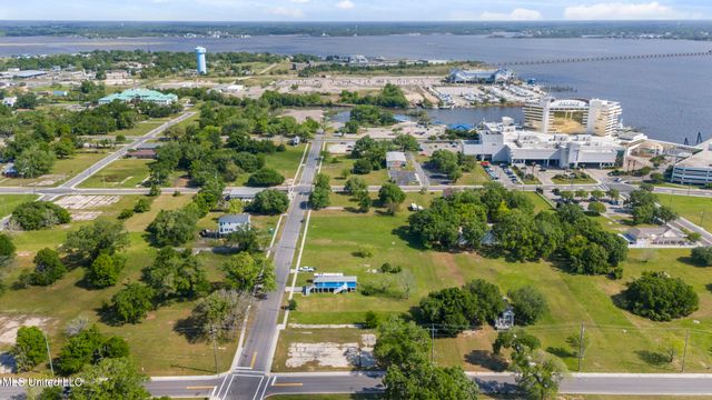 124 Cedar Street, Biloxi, MS 39530