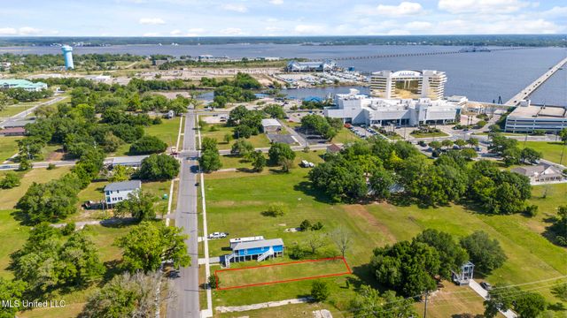 124 Cedar Street, Biloxi, MS 39530