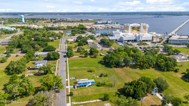 124 Cedar Street, Biloxi, MS 39530
