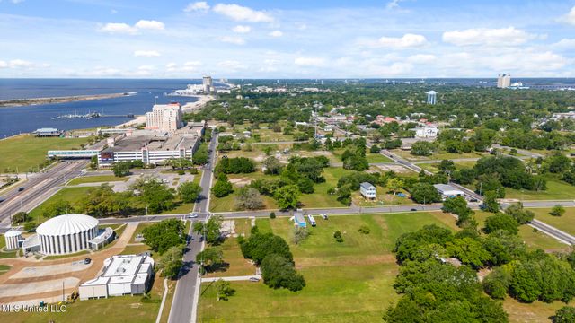 124 Cedar Street, Biloxi, MS 39530