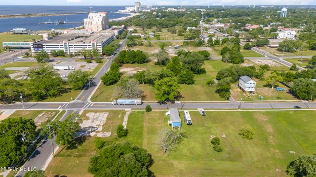 124 Cedar Street, Biloxi, MS 39530