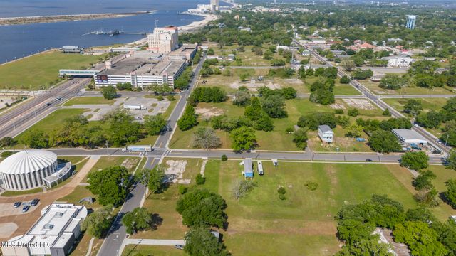124 Cedar Street, Biloxi, MS 39530